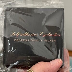 Professional Self-Adhesive Eyelashes - Black